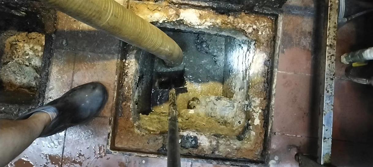 大余污水池清理一般都有毒气，怎么预防中毒呢？